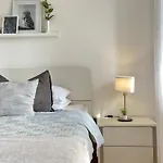 & Joy Of Life In Apartamento