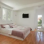 Apartamento & Joy Of Life In Makarska