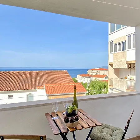 & Joy Of Life In Apartment Makarska