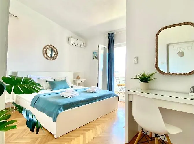 Apartment & Joy Of Life In *