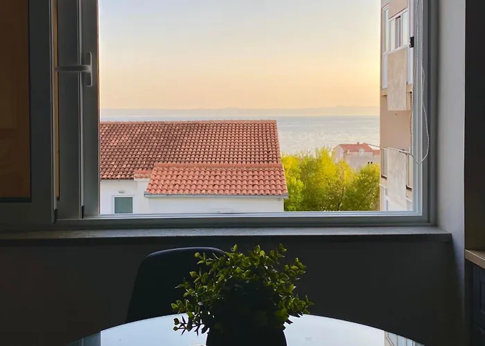 & Joy Of Life In Apartment *