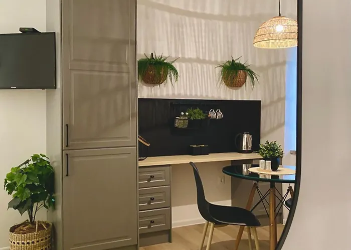 & Joy Of Life In Apartment *