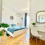 Apartment & Joy Of Life In *