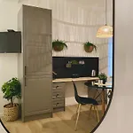 & Joy Of Life In Apartment *