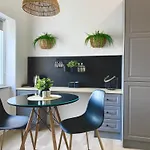 Apartment & Joy Of Life In *
