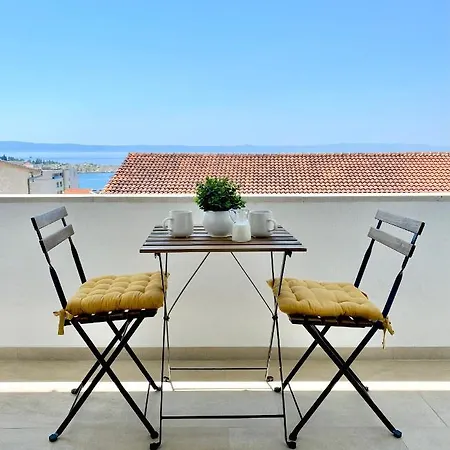 Apartment & Joy Of Life In *
