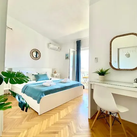 Apartment & Joy Of Life In *