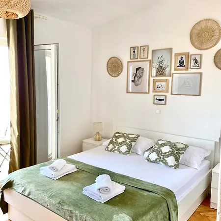 Apartment & Joy Of Life In *