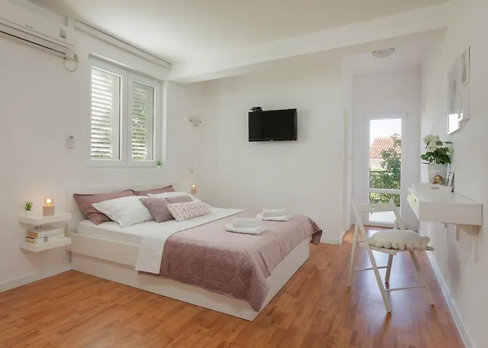 Apartment & Joy Of Life In Makarska