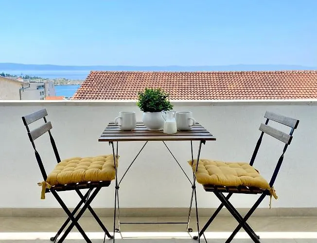 Apartment & Joy Of Life In *