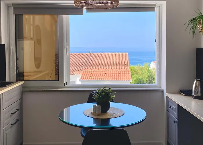 Apartment & Joy Of Life In *