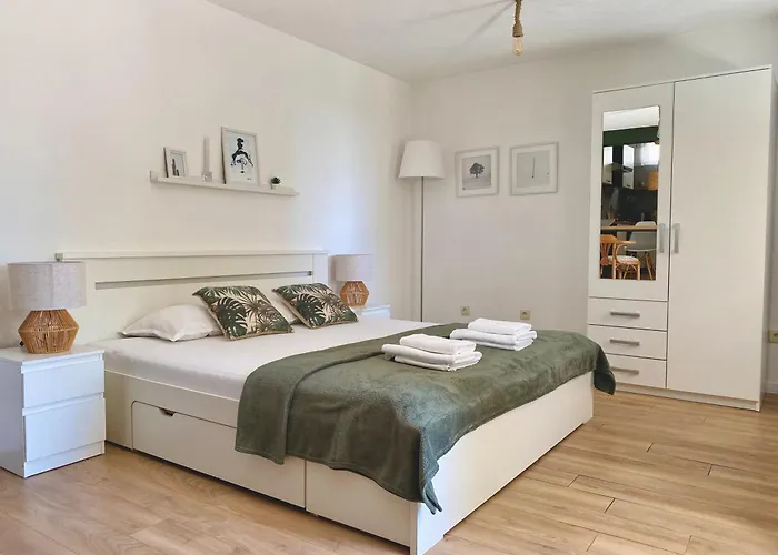 Apartment & Joy Of Life In *